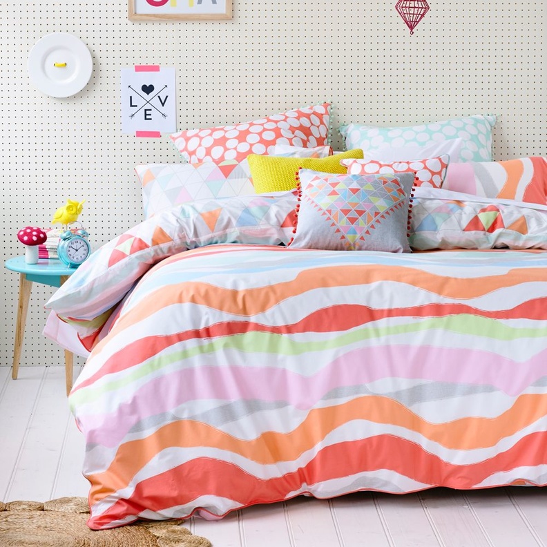 وسائد ملونة تزيين سرائر غرف النوم