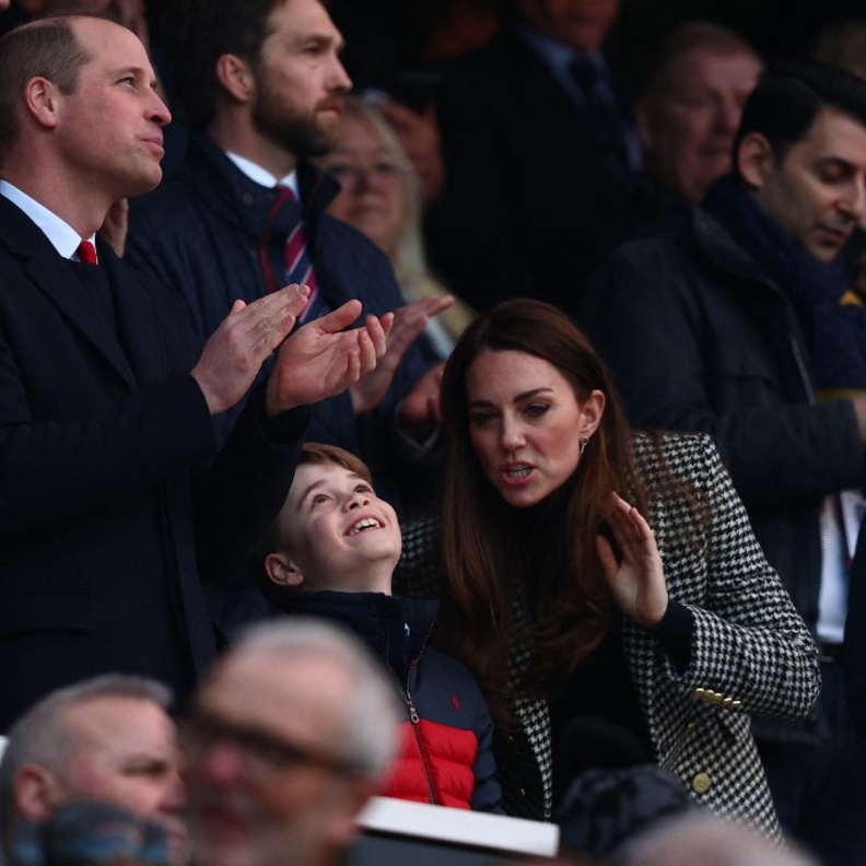 الأمير جورج يتلقى درسًا مبكرًا في فن الدبلوماسية الملكية