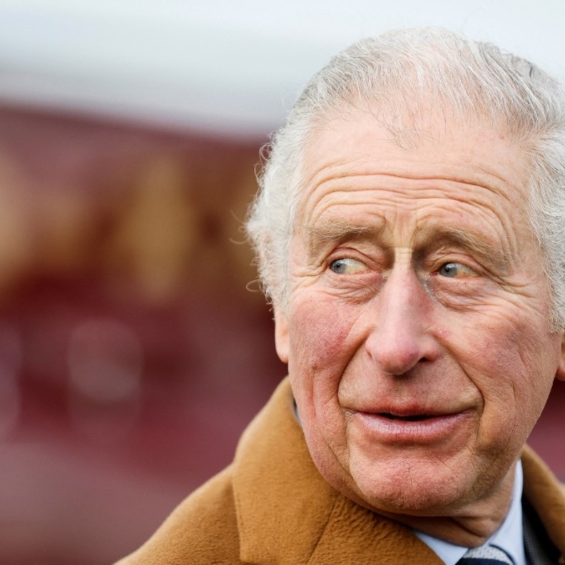 بسبب العاصفة يونيس الأمير تشارلز يلغي رحلته إلى ويلز 