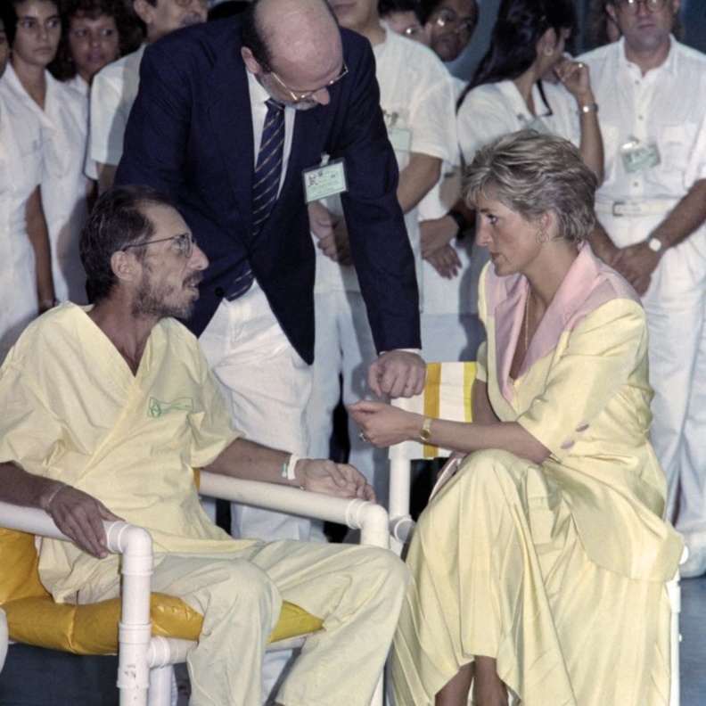 الأميرة ديانا "حطمت" وصمة العار المرتبطة بفيروس نقص المناعة البشرية