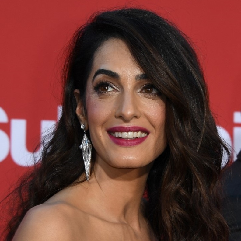 أفضل إطلالات أمل كلوني الجمالية وأسرار مكياجها في عيد ميلادها