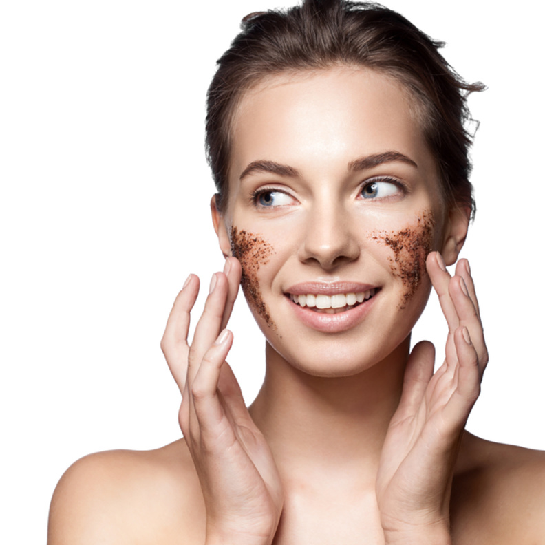 القهوة تعمل على تفتيح البشرة وتساعد على التخلص من الهالات السوداء