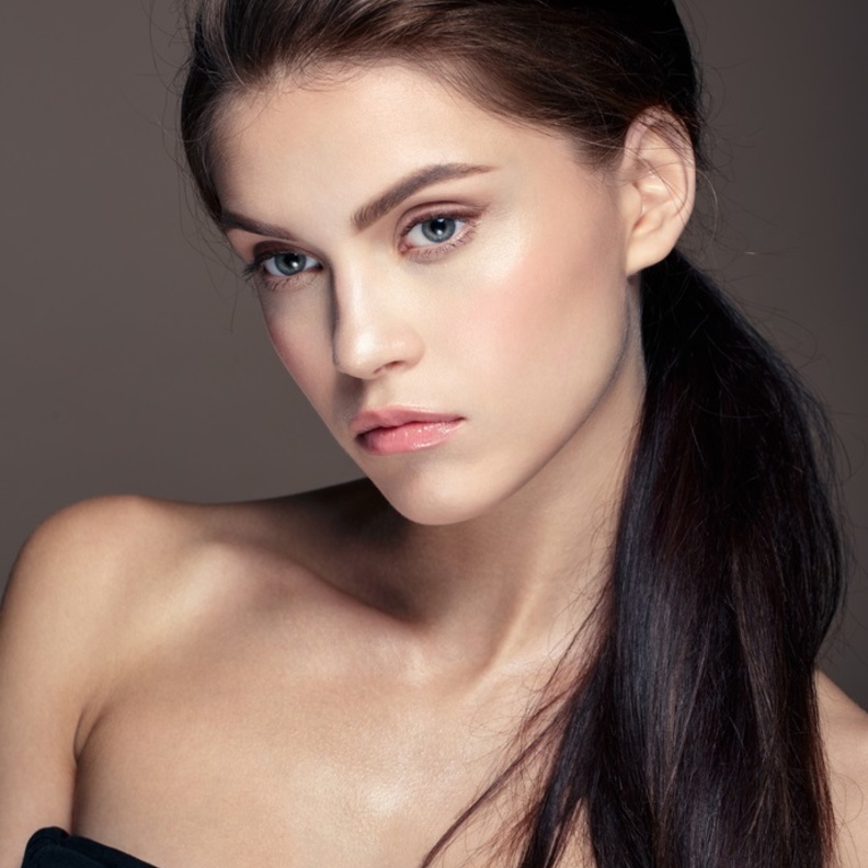 تسريحات شعر بسيطة أثناء النوم لشعر جميل كالحرير في الصباح