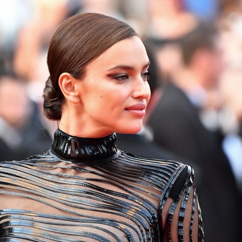 تسريحات شعر غير تقليدية مع الكعكة مستوحاة من إطلالات إيرينا شايك