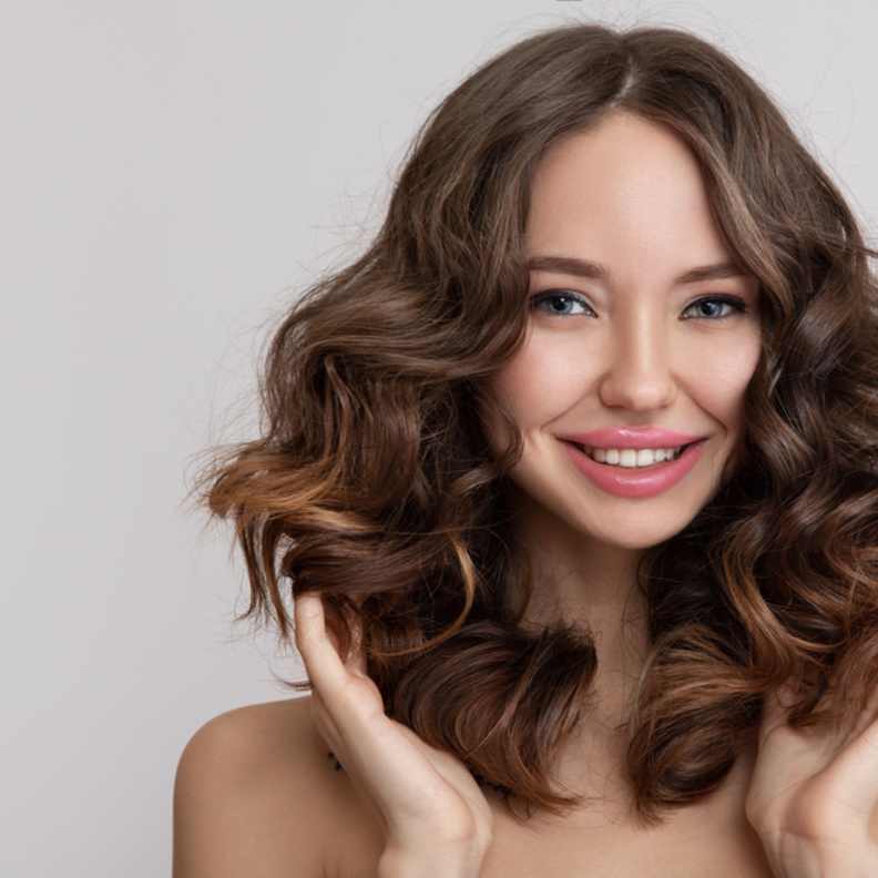 تطبيق ماسك بياض البيض والمايونيز يساعد على تخفيف تقصف الشعر