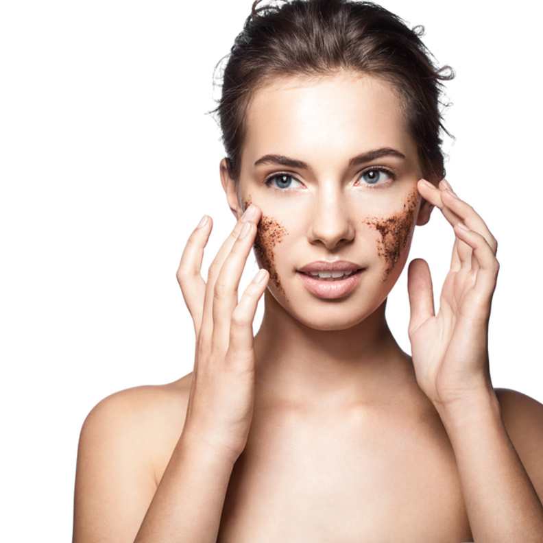 خلطة حبوب الهيل لتقشير البشرة والحفاظ على رطوبتها وضمان شبابها