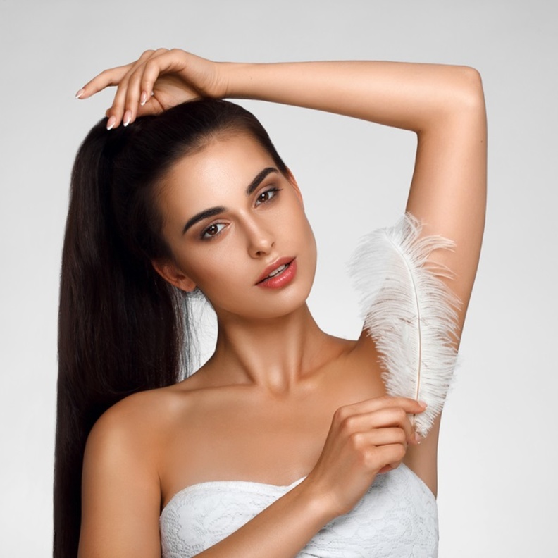  3 خلطات طبيعية من زيت الورد لتفتيح المناطق الحساسة