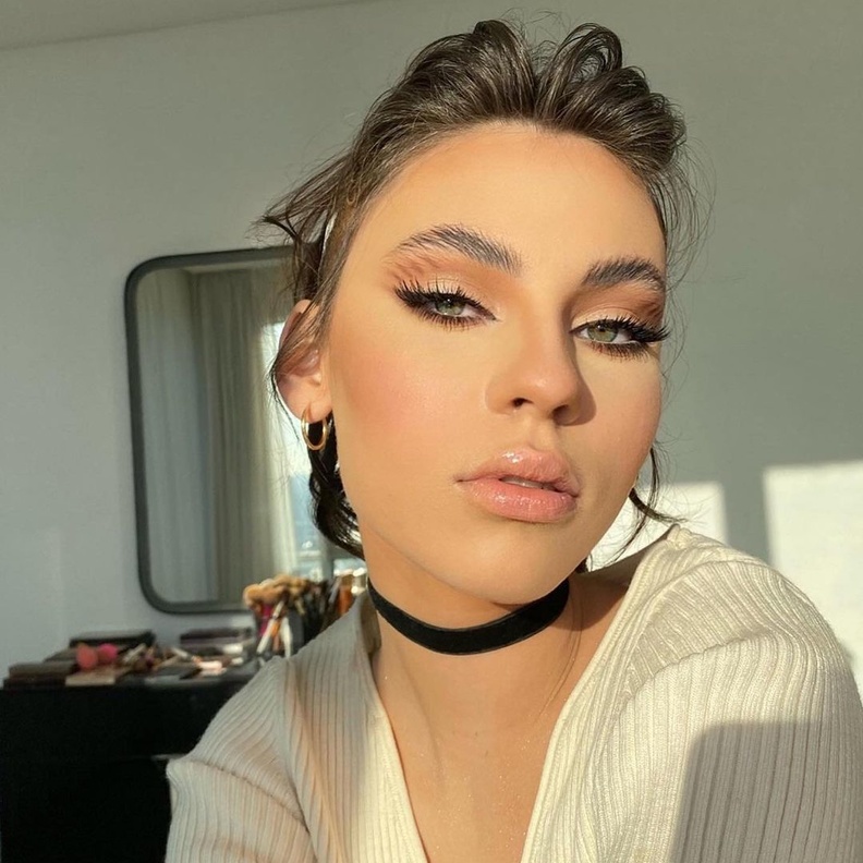 صورة من حساب خبيرة التجميل هيلدا داغر لطريقة وضع ظلال الجفون الجديدة