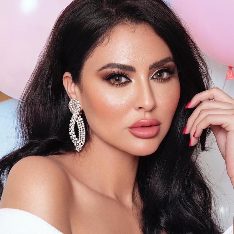 مكياج مميز لصاحبات العيون الصغيرة من وحي إطلالات مريم حسين