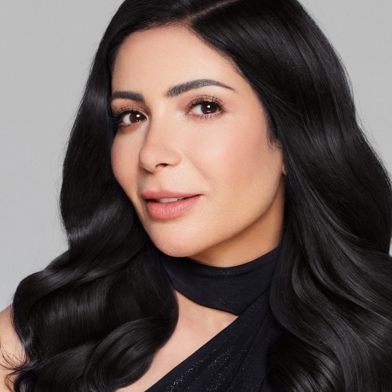 مكياج نيود جذاب للسهرات من وحي إطلالات مني زكي