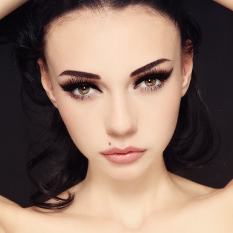 الحلاقة الجراحية تعتبر فعالة في إزالة شامات الوجه