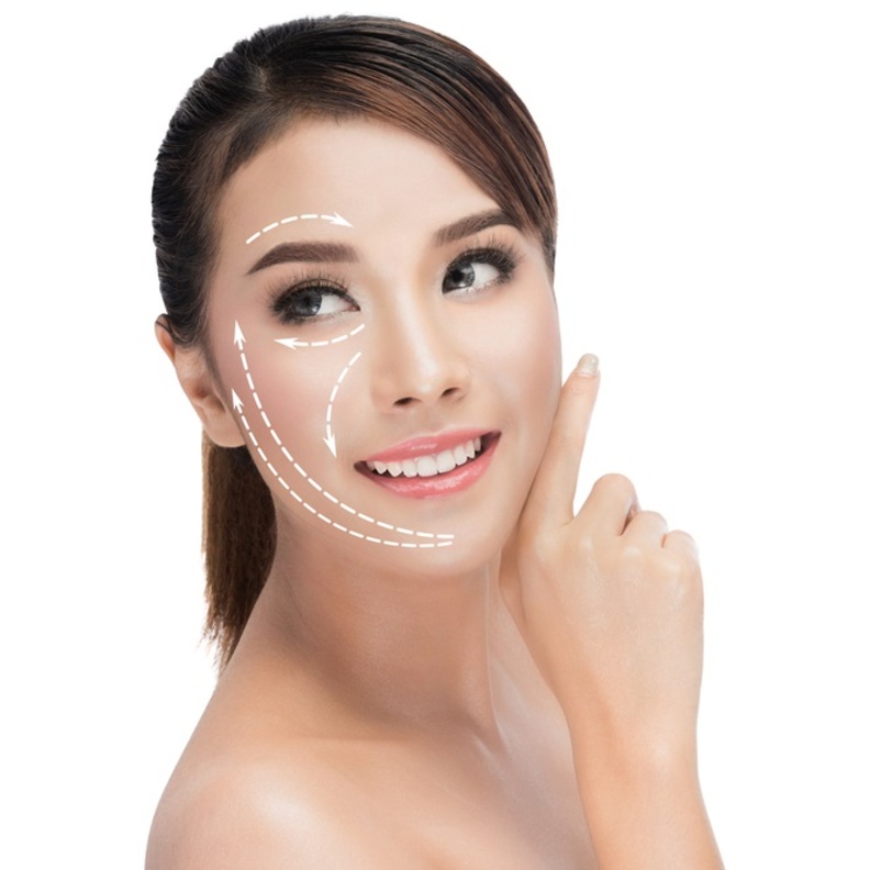 عملية نفخ الخدود لإخفاء التجاعيد قبل يوم الحب العالمي 2022