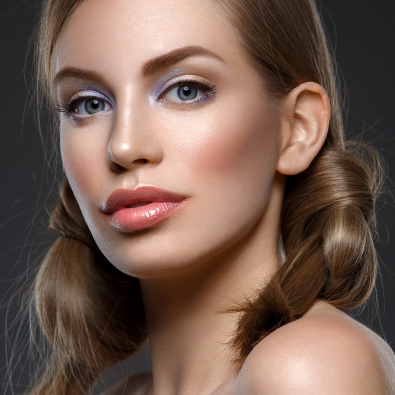 5 نصائح ذهبية لمكياج الشفاه الكبيرة