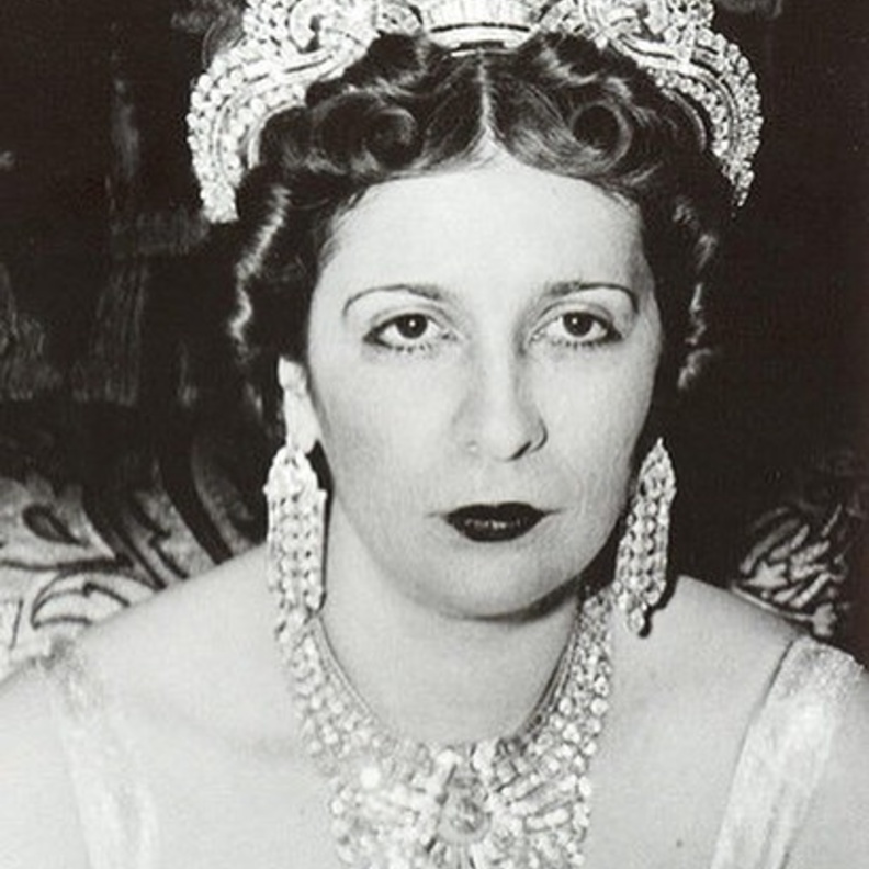 ما هي قصة عقد الملكة نازلي الذي ظهر بعد أكثر من 80 عام؟