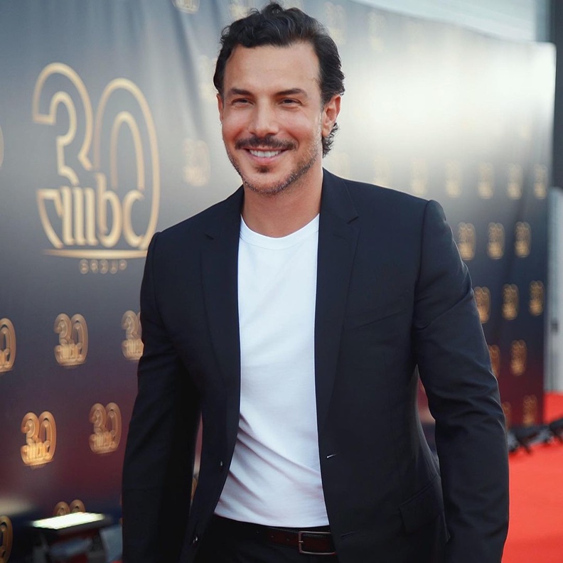  باسل خياط يبكي ويتحدث عن فترة اكتئابه ويلمح لإعتزاله المبكر