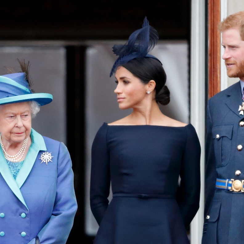 ميغان وهاري يتجاهلان تهنئة الملكة علنا باحتفالات اليوبيل البلاتيني
