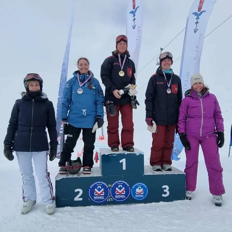 كونتيسة وسكس تسلم ميداليات للفائزين خلال فعالية رياضية