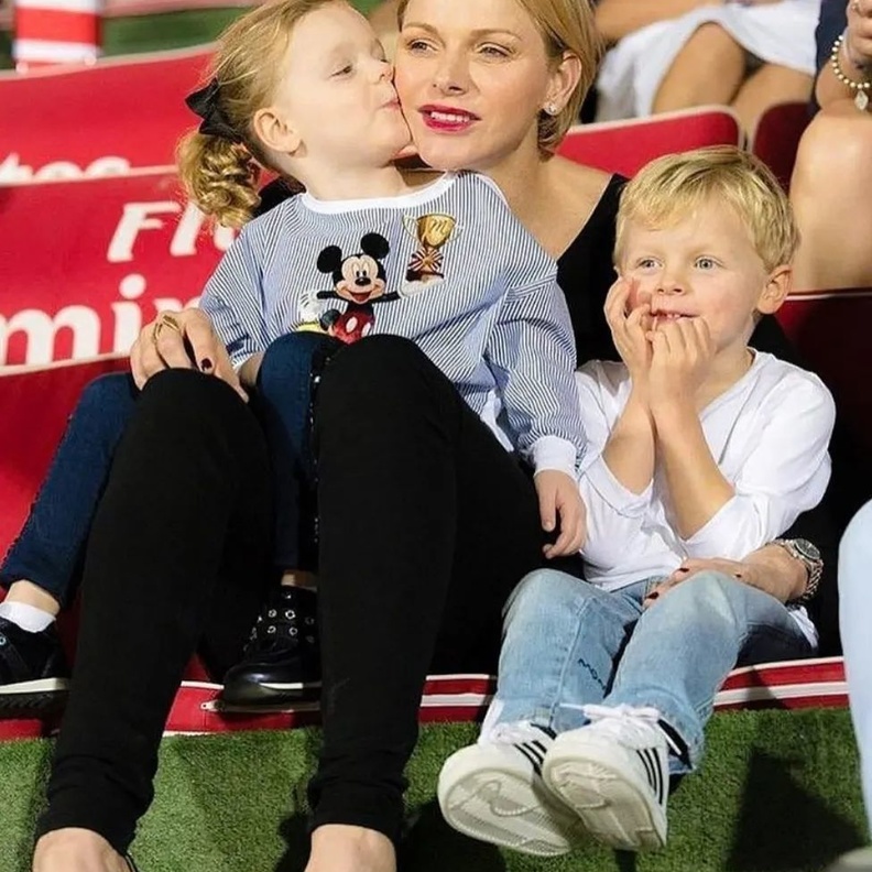 الأمير ألبرت يكشف عن تحديث جديد بشأن الحالة الصحية لزوجته الأميرة تشارلين