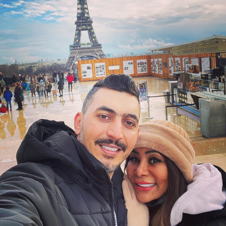 شقيقة محمد رمضان وزوجها بلقطات رومانسية خلال إجازتهما في فرنسا