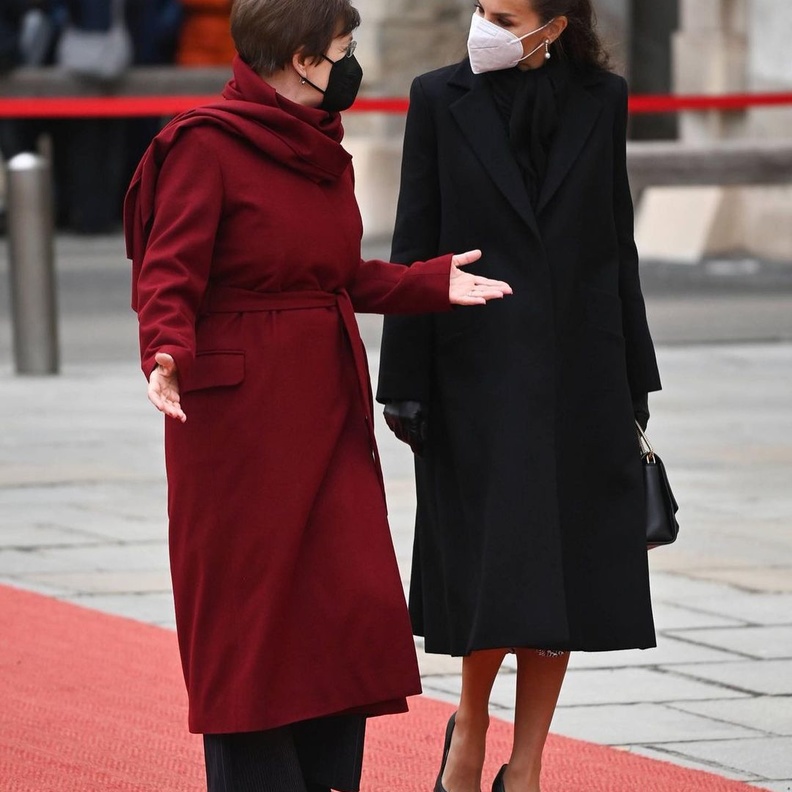 إطلالة ليتيزيا ملكة إسبانيا الأخيرة ساحرة بالملابس الشتوية