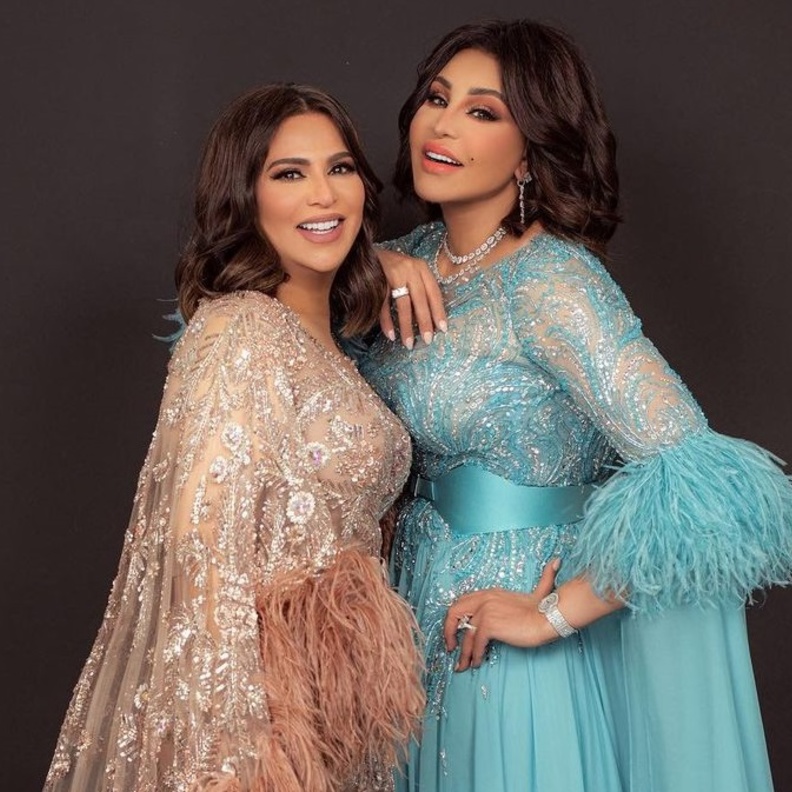 أحلام ونوال الكويتية تتنافسان على الإطلالة الجمالية المشرقة في "لقاء القمة"