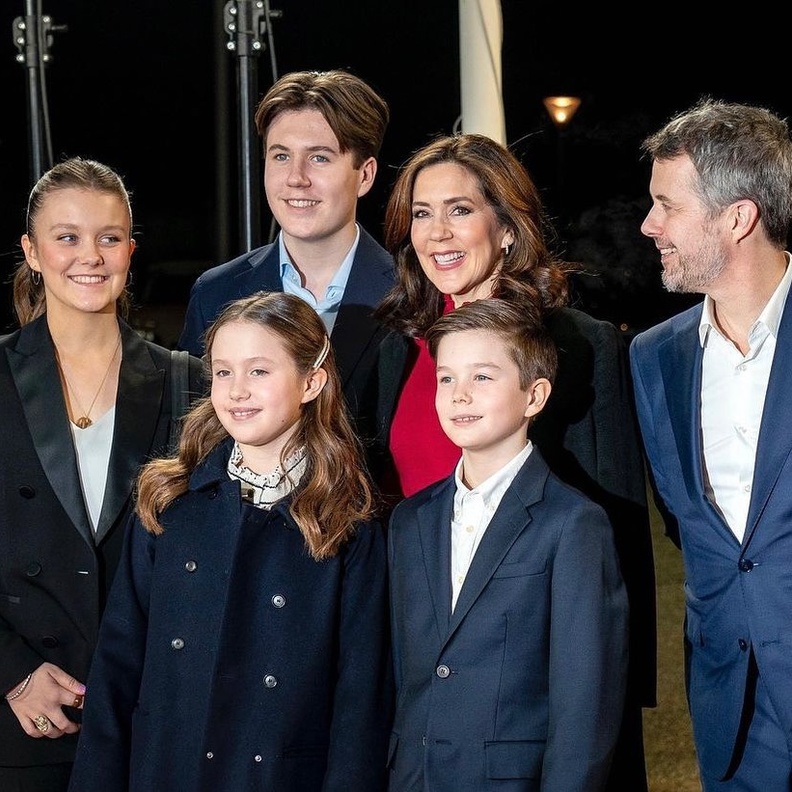 العائلة المالكة الدنماركية تشارك في فعالية تلفزيونية بمناسبة عيد الميلاد الخمسين للأميرة ماري