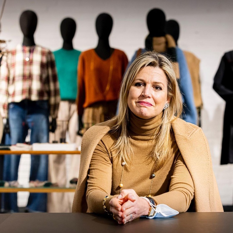 الملكة ماكسيما تزور أتيليه ملابس في بريدا