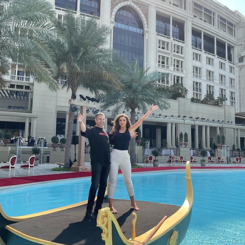 معايدات النجوم بمناسبة عيد الحب 2022.. لقطات رومانسية مميزة ودنيا سمير غانم تعايد والديها الراحلين "أجمل قصة حب"