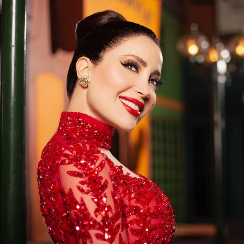 نسرين طافش بمكياج قوي بمناسبة عيد الحب