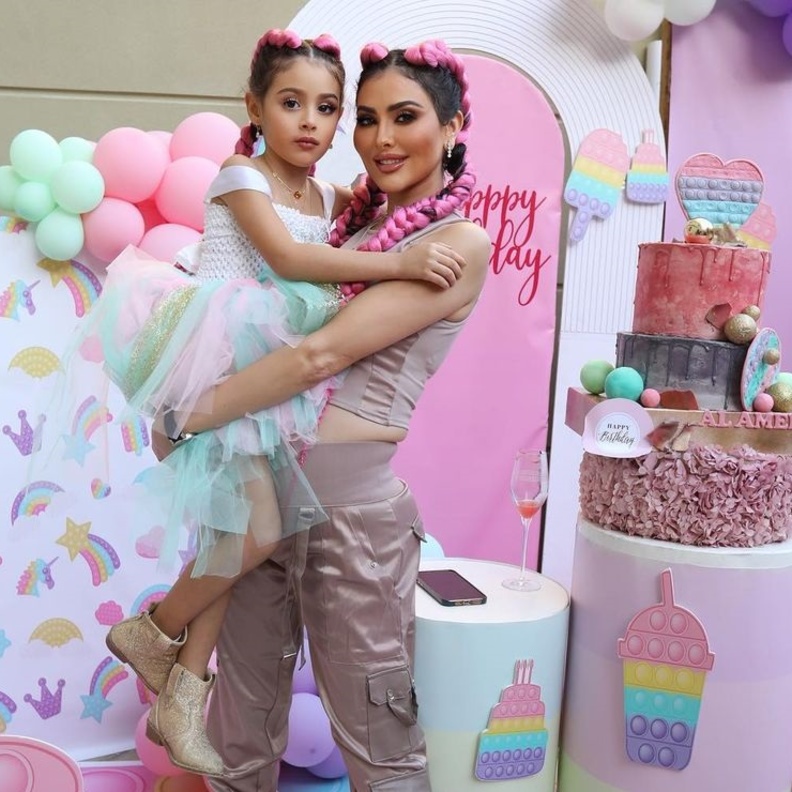 مريم حسين وابنتها أميرة