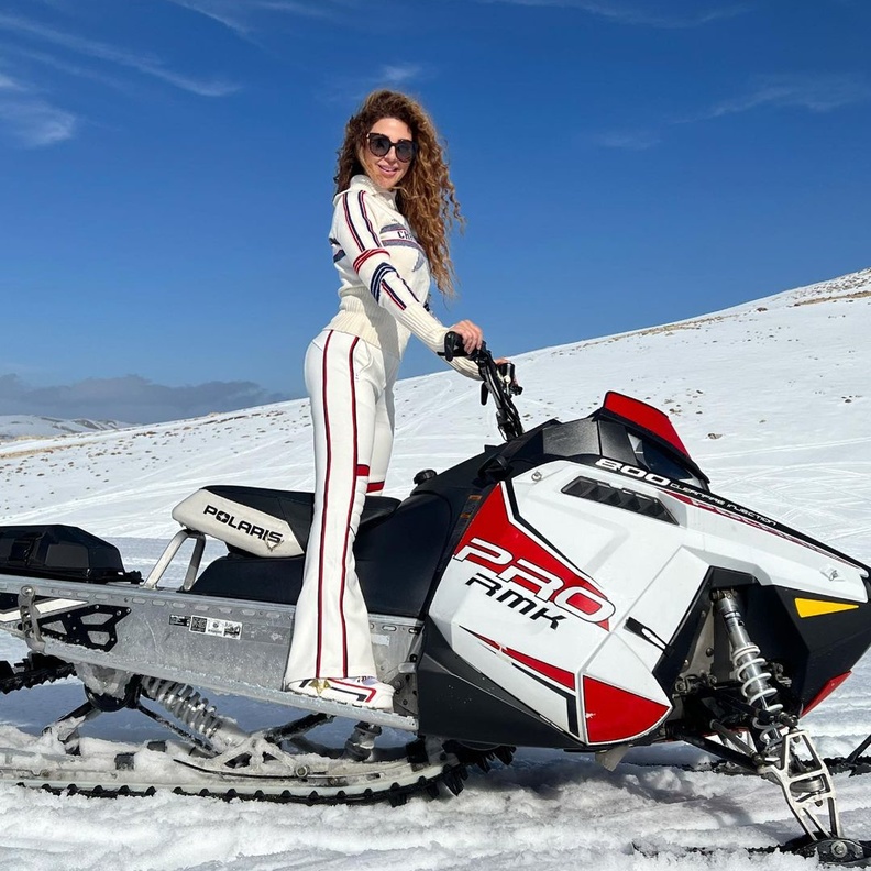 ميريام فارس تستمتع بالتزلج واللهو مع طفليها على الثلج ..فيديو وصور