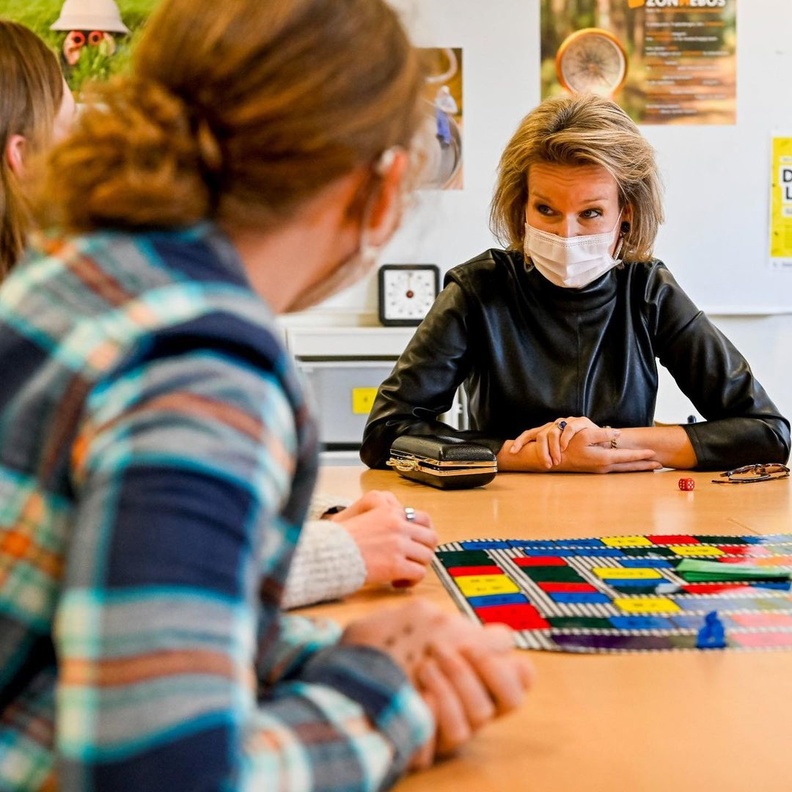 الملكة ماتيلد تزور مدرسة Zonnebos الثانوية في غرايفينويزل Gravenwezel