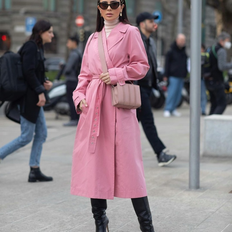 تصاميم كاجوال وعصرية رافقت إطلالات متابعات الموضة في ميلانو 2022 من بدت الأجمل؟