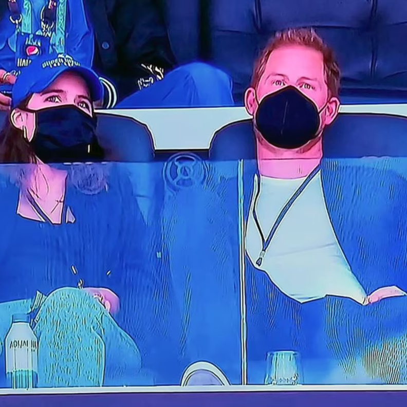  الأمير هاري في مباراة سوبر بول بصحبة الأميرة يوجين