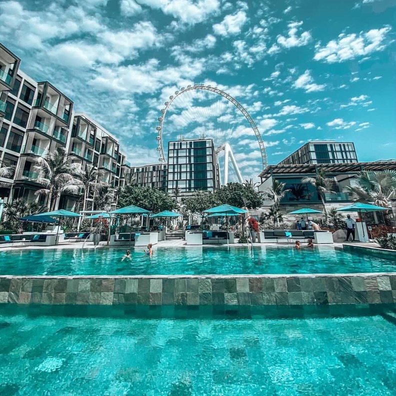 كوف بيتش.. وجهة شاطئية مثالية للاستجمام  في دبي 