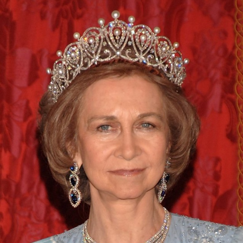 تاج Cartier Pearl and Diamond Tiara من المجوهرات الملكية للملكة صوفيا من توقيع كارتييه