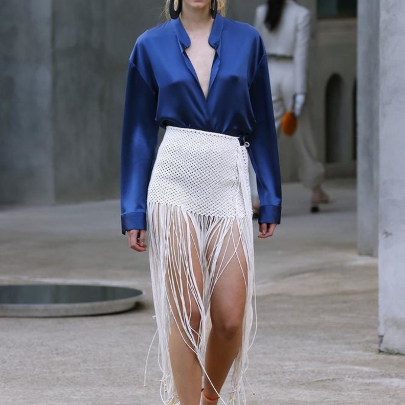 تصاميم بقماش الستان 2022 بأسلوب القميص من Alvaro Calafat