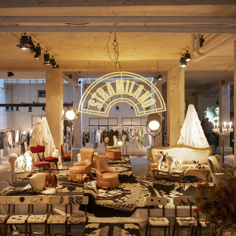 من عرض أنطونيو ماراس لخريف وشتاء 2022