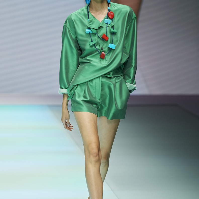 أفكار تنسيق الشورت القصير بأسلوب عصري من Emporio Armani