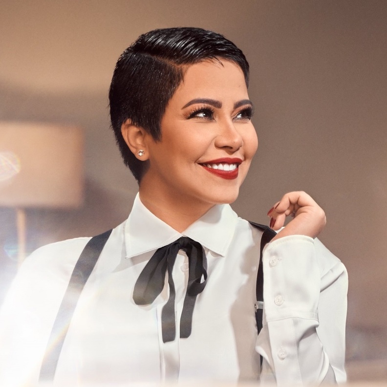  شيرين عبد الوهاب تتألق بإطلالة جديدة بالشعر القصير 