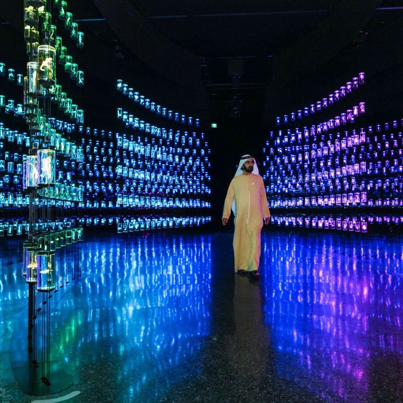 محمد بن راشد يطلّع على تجارب متحف المستقبل.. المبنى الأجمل بالعالم