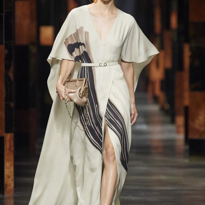 أبرز تصاميم الملابس الفضفاضة لتفادي حرارة صيف 2022