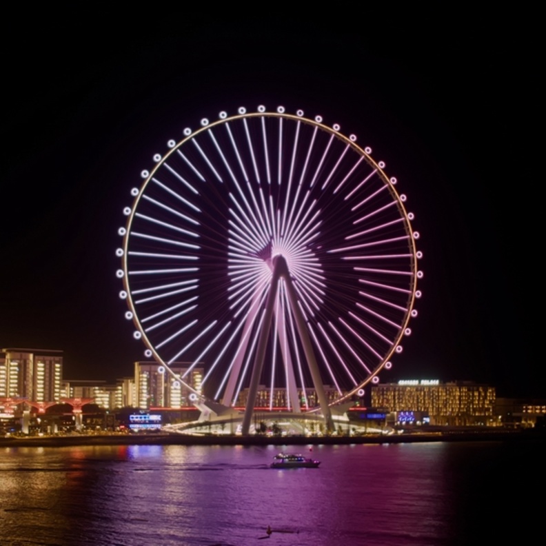 أحمر الشفاه آيكون من فنتي بيوتي يستحوذ على عين دبي