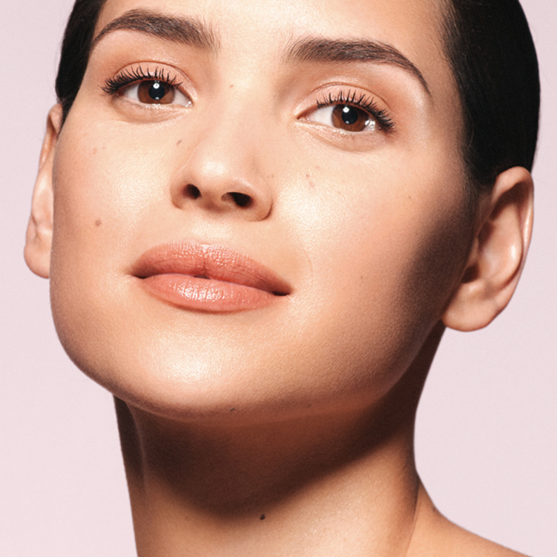 جرعة لونيّة مُبهجة جديدة تُضاف إلى مظهر البشرة الطبيعي الجميل بلمسة Neo Nude من Giorgio Armani