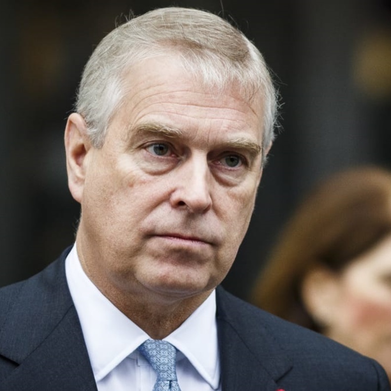 صديق وزميل دراسة سابقة للأمير أندرو يصفه بأنه أصبح محطم