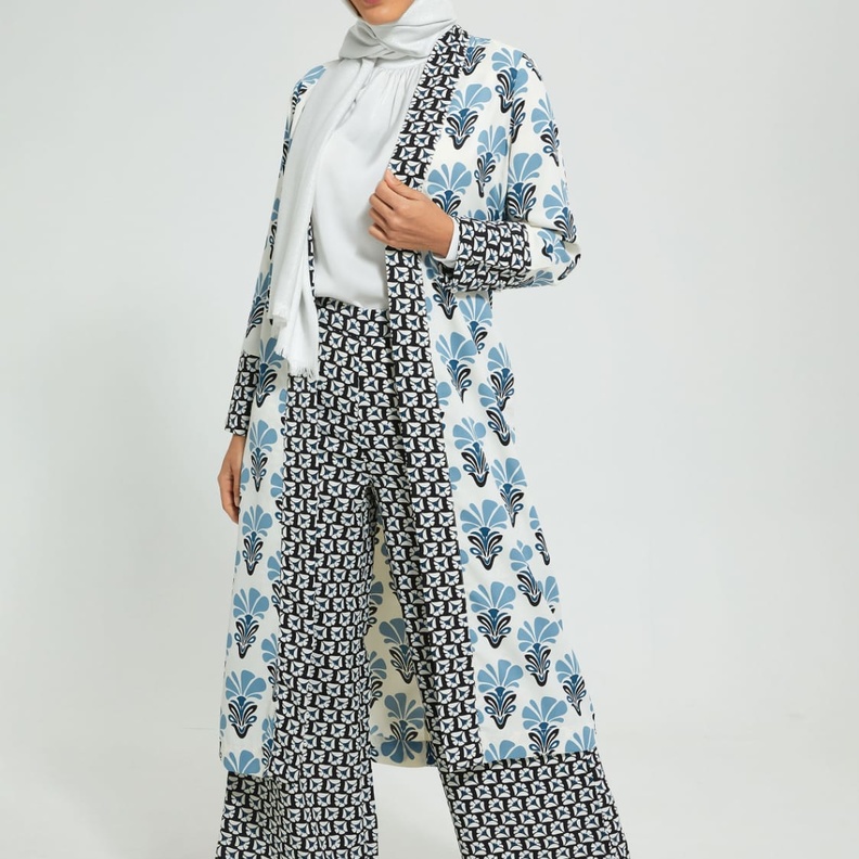 علامة رد تاغ العملاقة تطلق تشكيلة جديدة من الأزياء النسائية العصرية والمحتشمة