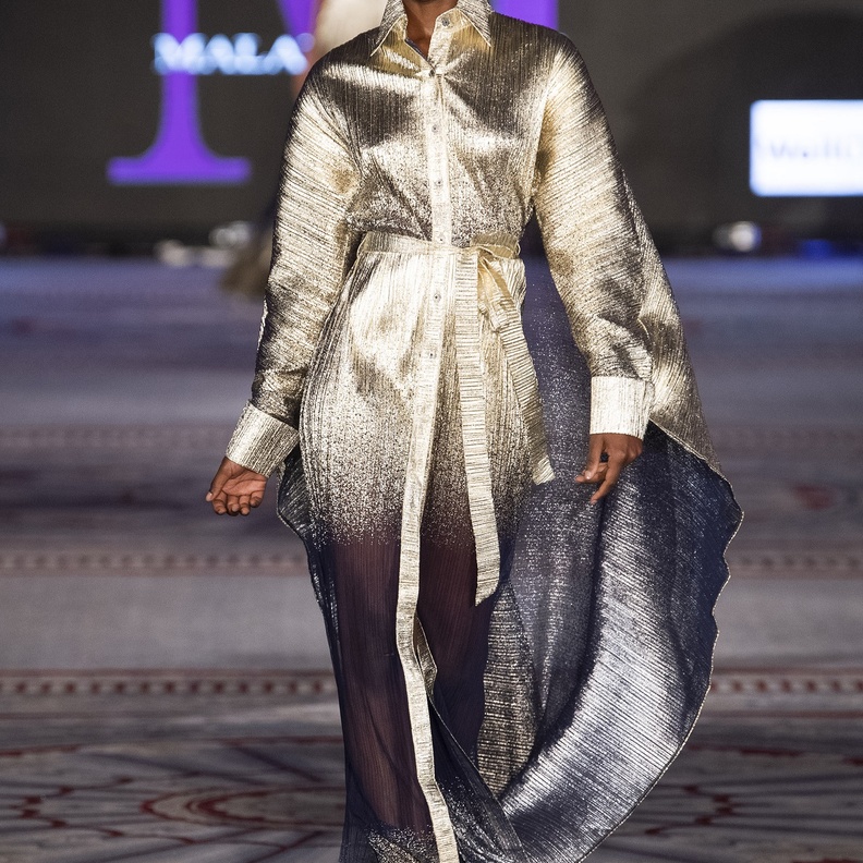 إطلالات بألوان ميتاليكية بفستان طويل لافت من  Malan Breton