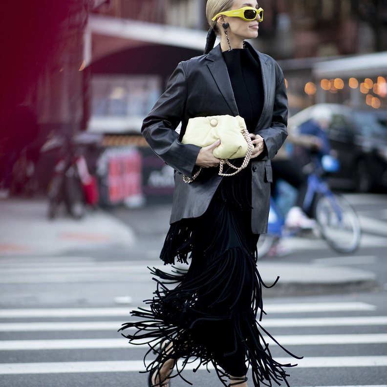 أحدث صيحات إطلالات ستريت ستايل لخريف 2022 من أسبوع الموضة في نيويورك