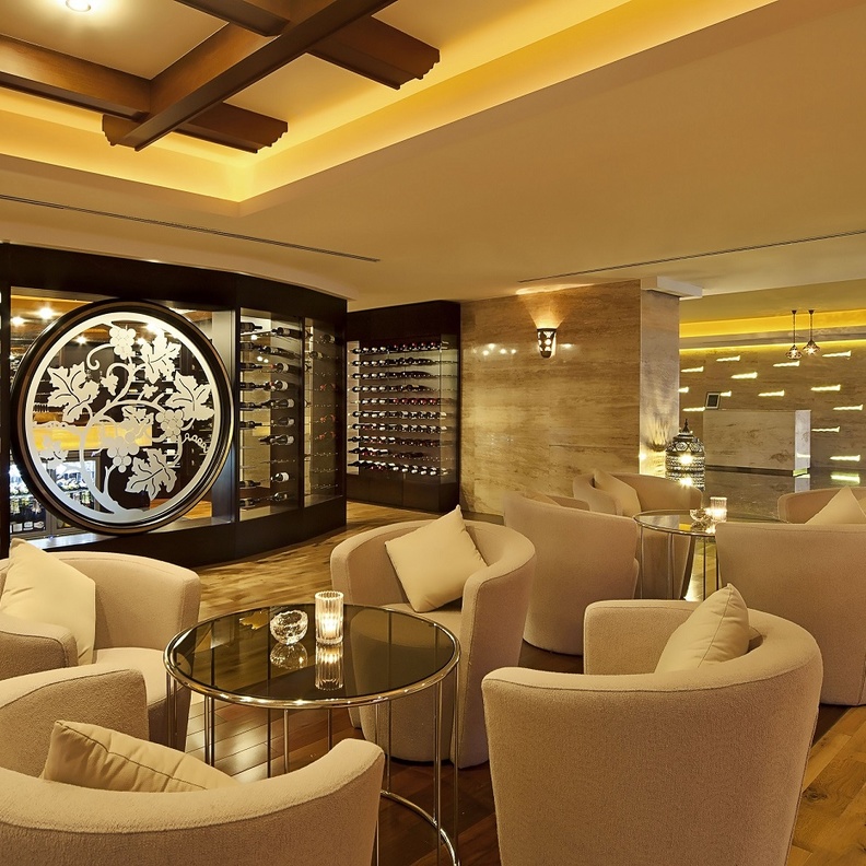 فندق "بارك ريجيس كريس كين دبي" يدعو الضيوف للاحتفال بأمسية رحلة عشاء عيد الحب 