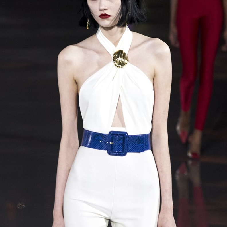 طرق تنسيق الحزام الملون من Saint Laurent